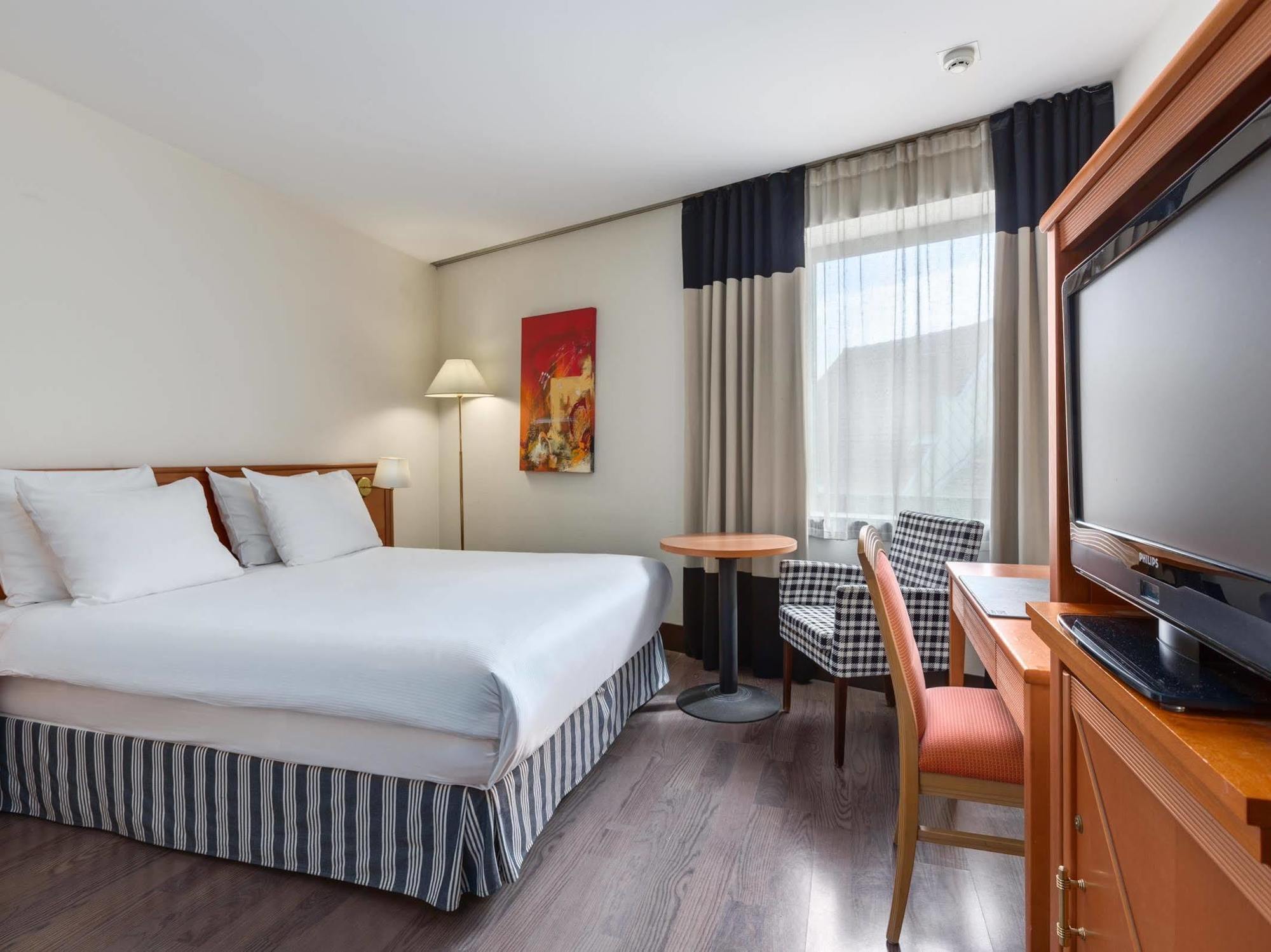 Nh Gent Sint Pieters Hotel Exterior photo
